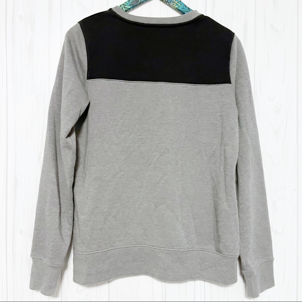 The North Face Gray and Black Logo Sweatshirt Size Medium - Picture 7 of 8